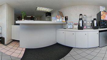 Americana Inn & Suites Lake Magdalene Экстерьер фото